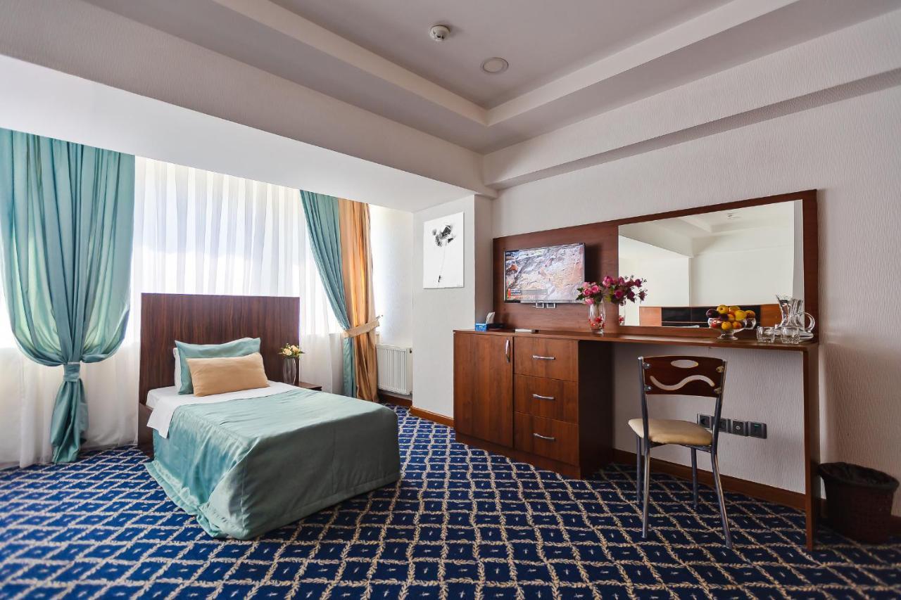 Demir Yol Plaza Hotel Baku Exterior photo
